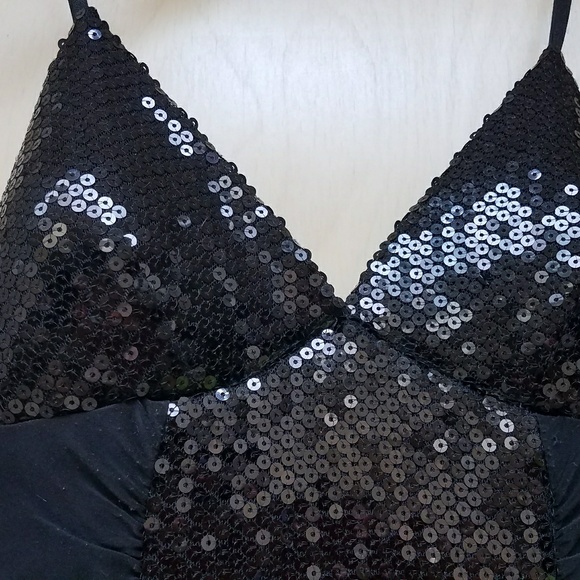 Black cocktail party dress - Picture 3 of 7